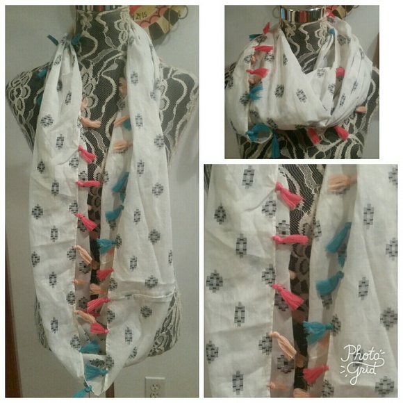 boutique Accessories - Gorgeous Tasseled Infinity Scarf
